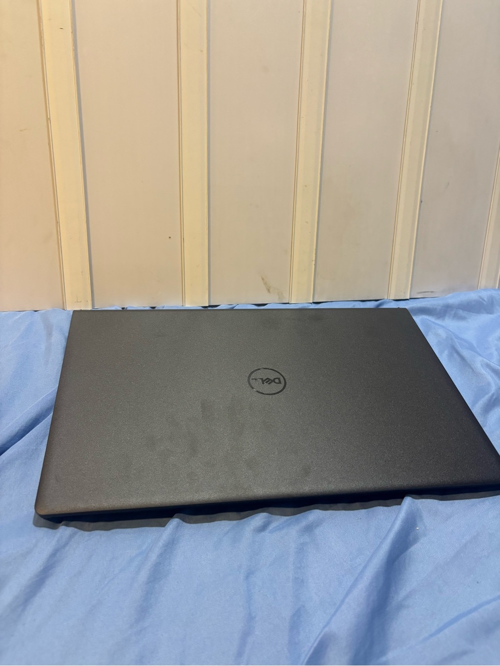Dell 15 DC15250 computer comes in box + charger